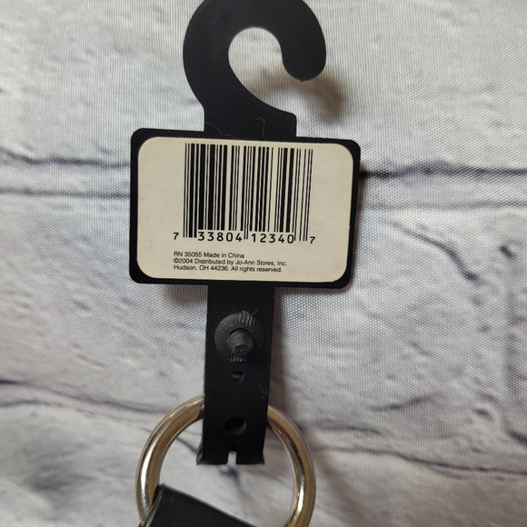 Two black imitation leather bag straps 18in long. - Picture 3 of 7